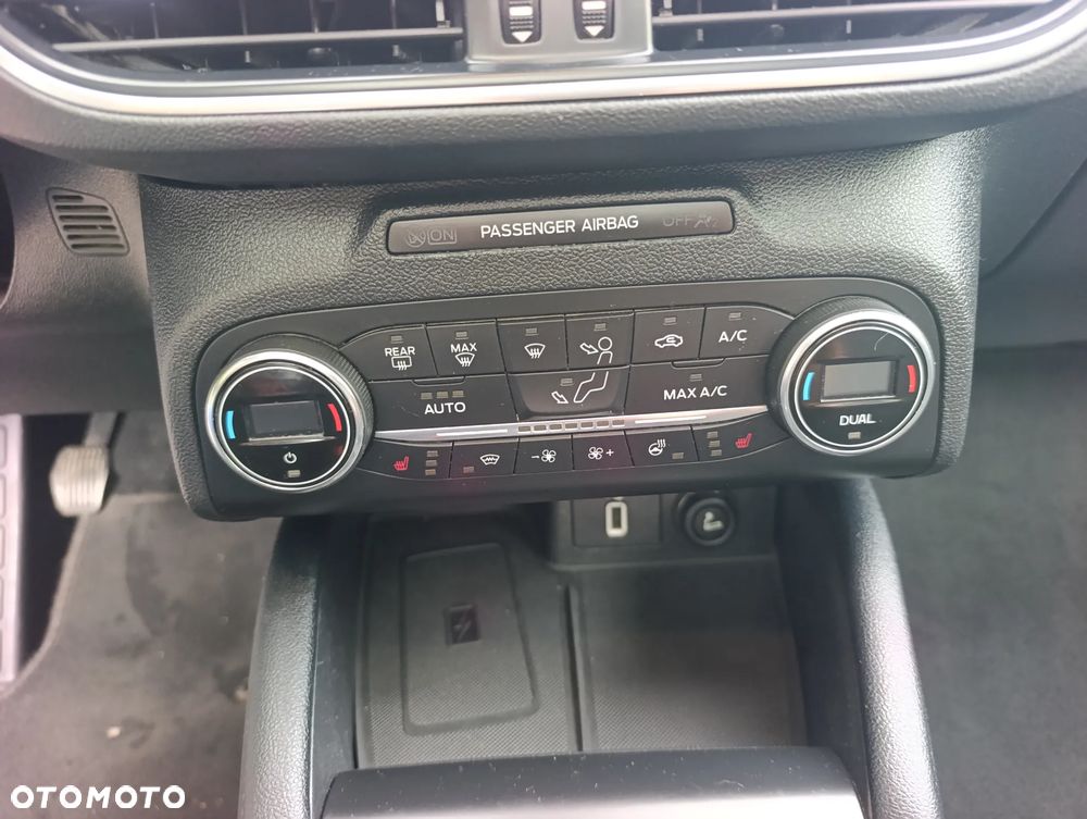 Ford Focus 1.5 EcoBlue STart-Stopp-System TITANIUM X - 29