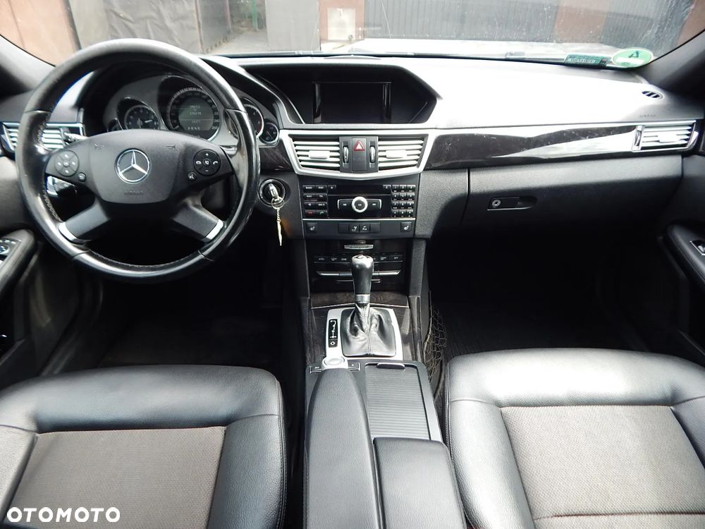 Mercedes-Benz Klasa E 220 CDI DPF BlueEFFICIENCY Automatik Avantgarde - 13