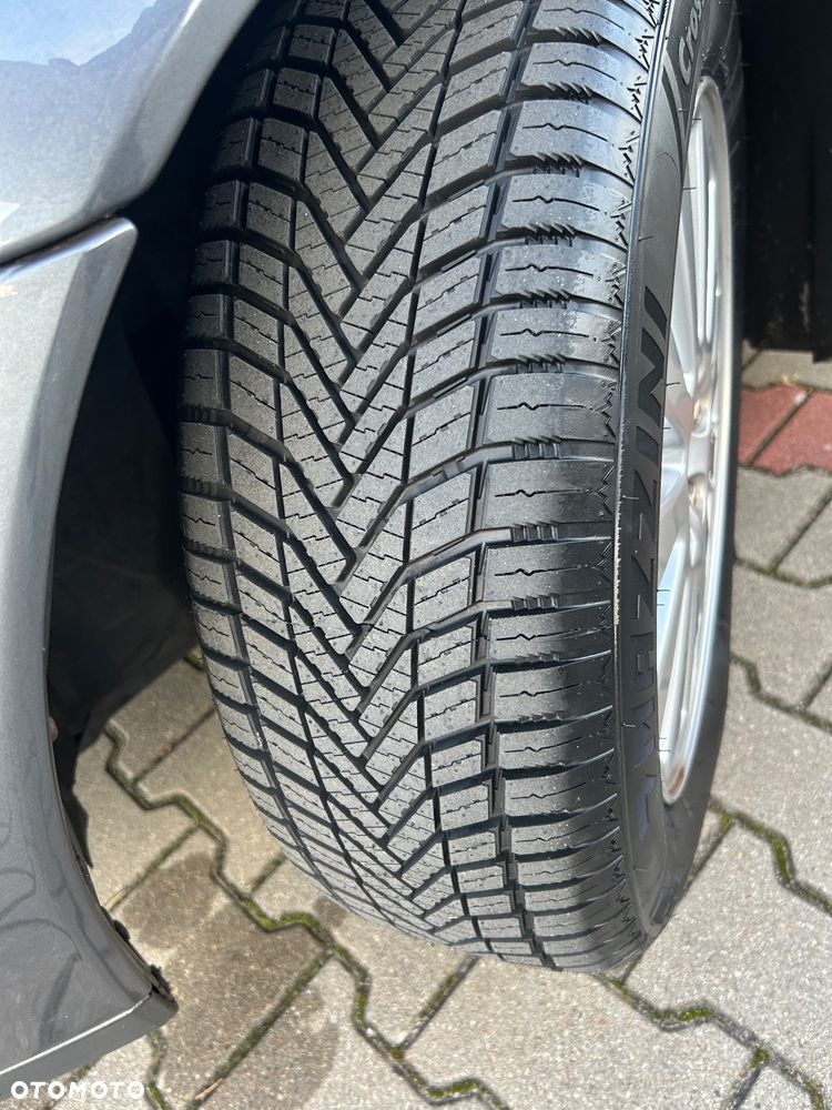 Volvo V50 2.4 Momentum - 26