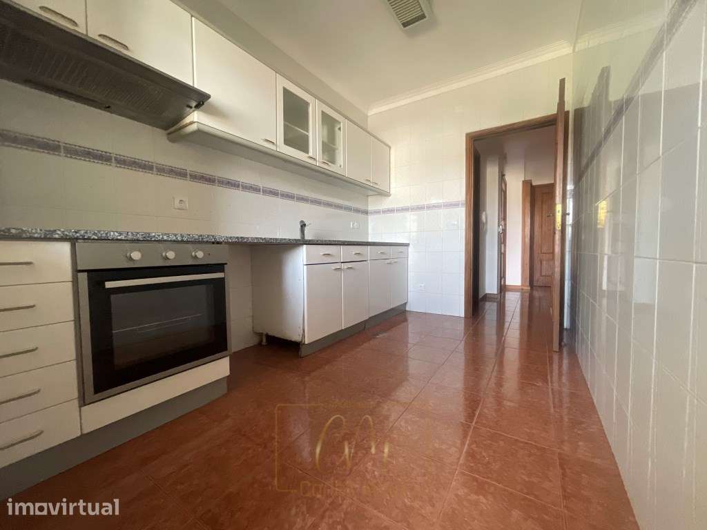 Apartamento T3 com lugar de garagem e arrumos fechados em Modivas, ... - Grande imagem: 5/29