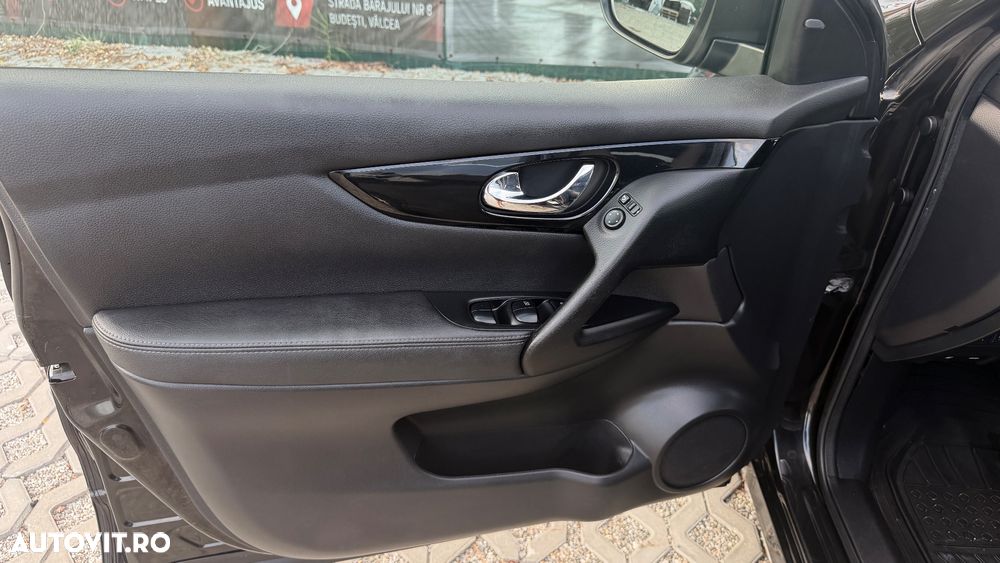 Nissan Qashqai 1.6 DCI Start/Stop X-TRONIC Tekna - 17
