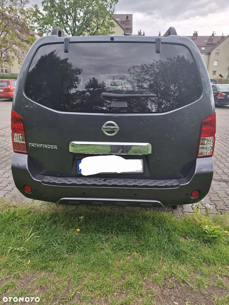 Nissan Pathfinder 2.5 D SE - 4