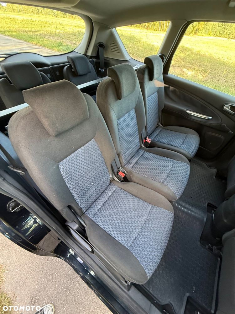 Ford S-Max - 11