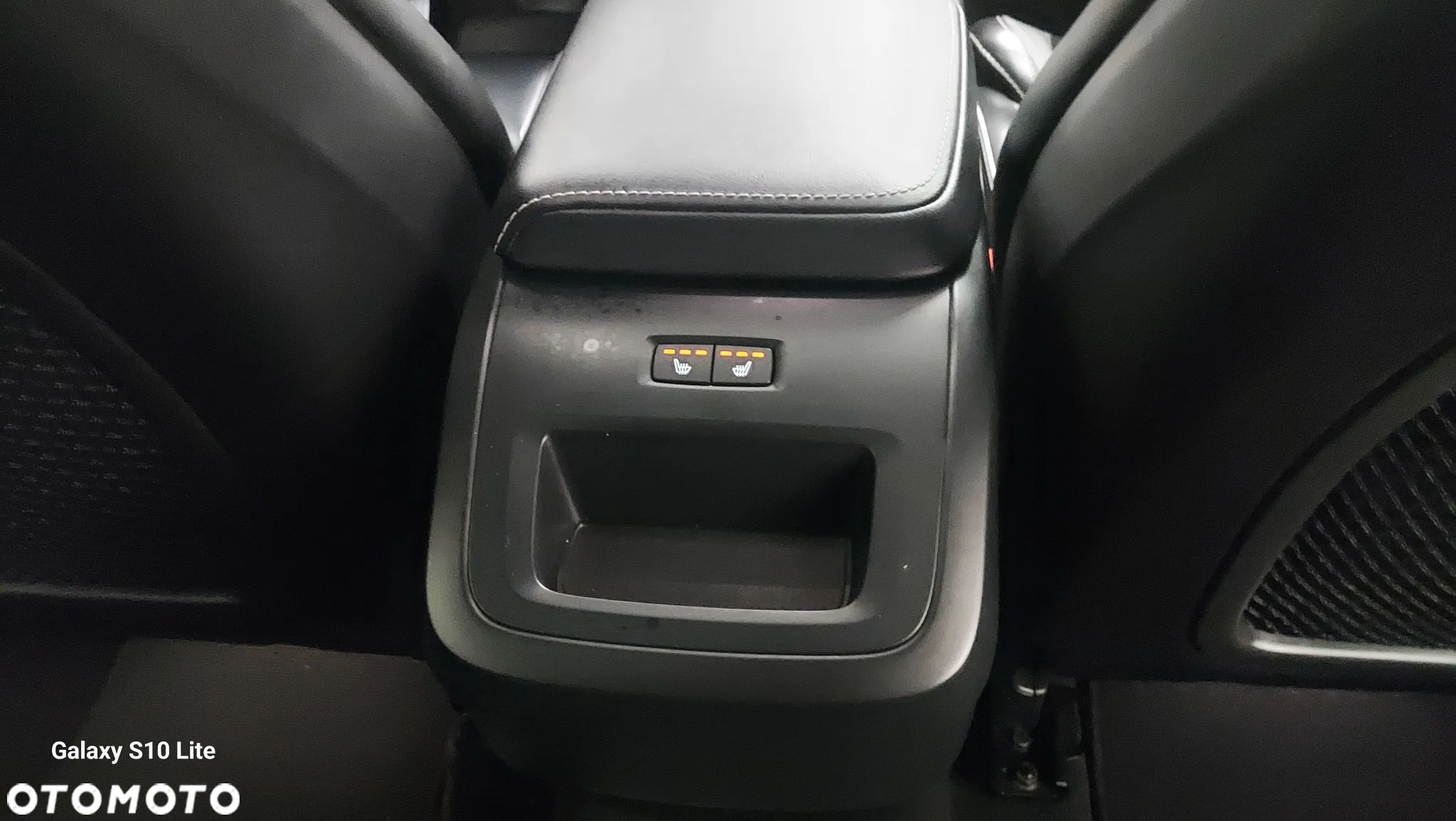 Volvo XC 60 B4 D AWD Plus Dark - 17
