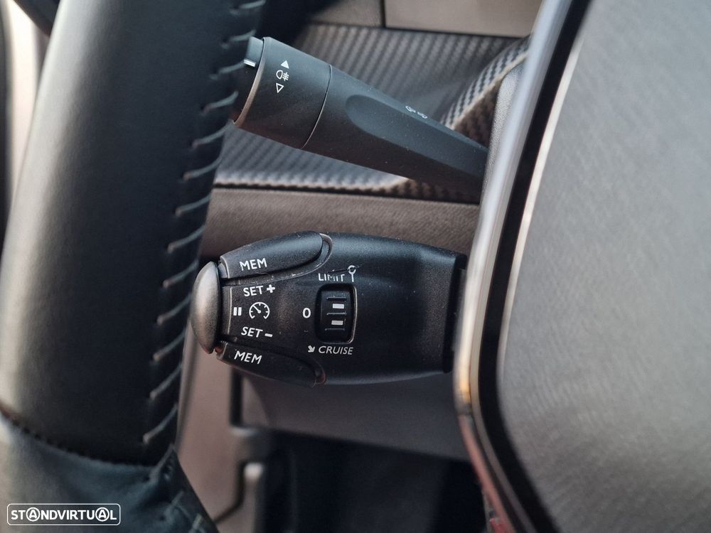 Peugeot 2008 1.2 PureTech Allure - 19