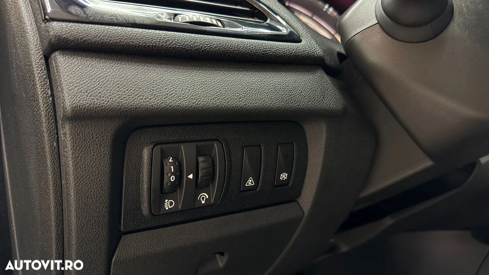 Renault Megane ENERGY dCi 110 Start & Stop Bose Edition - 25