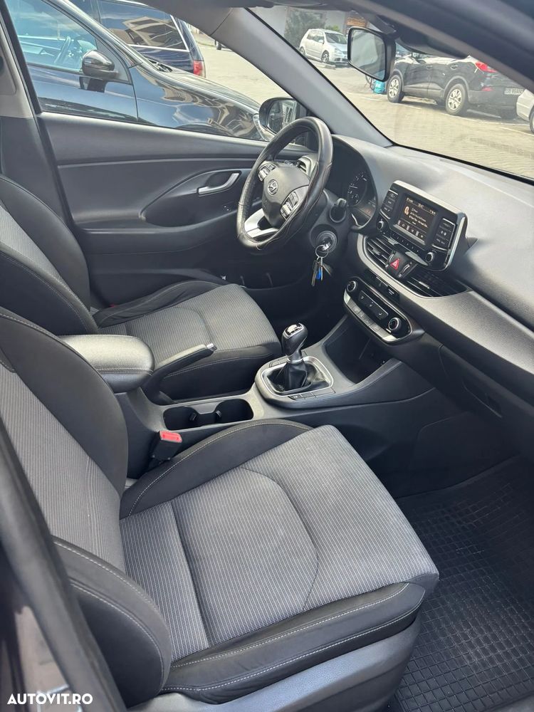 Hyundai i30 1.4 100CP 5DR M/T Comfort - 3