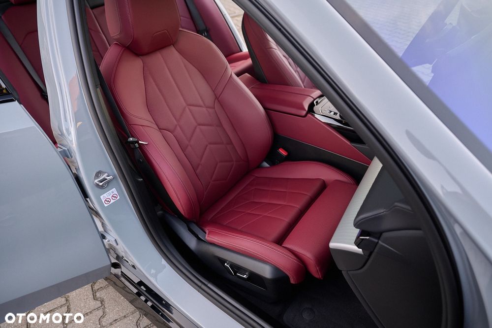 BMW Seria 5 520d xDrive - 29