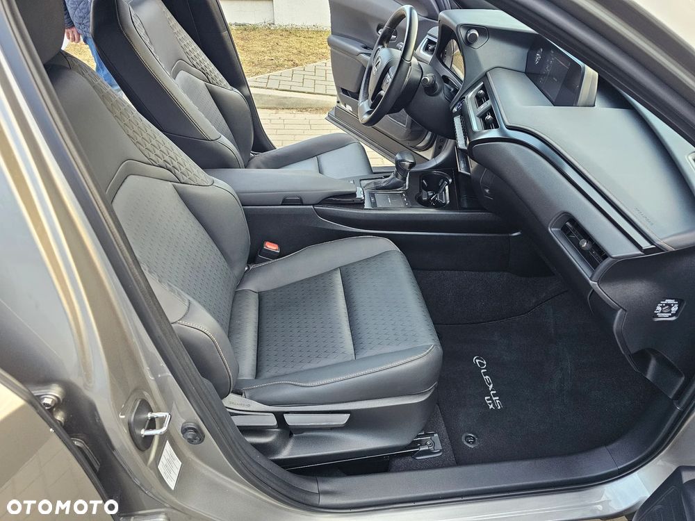 Lexus UX - 11