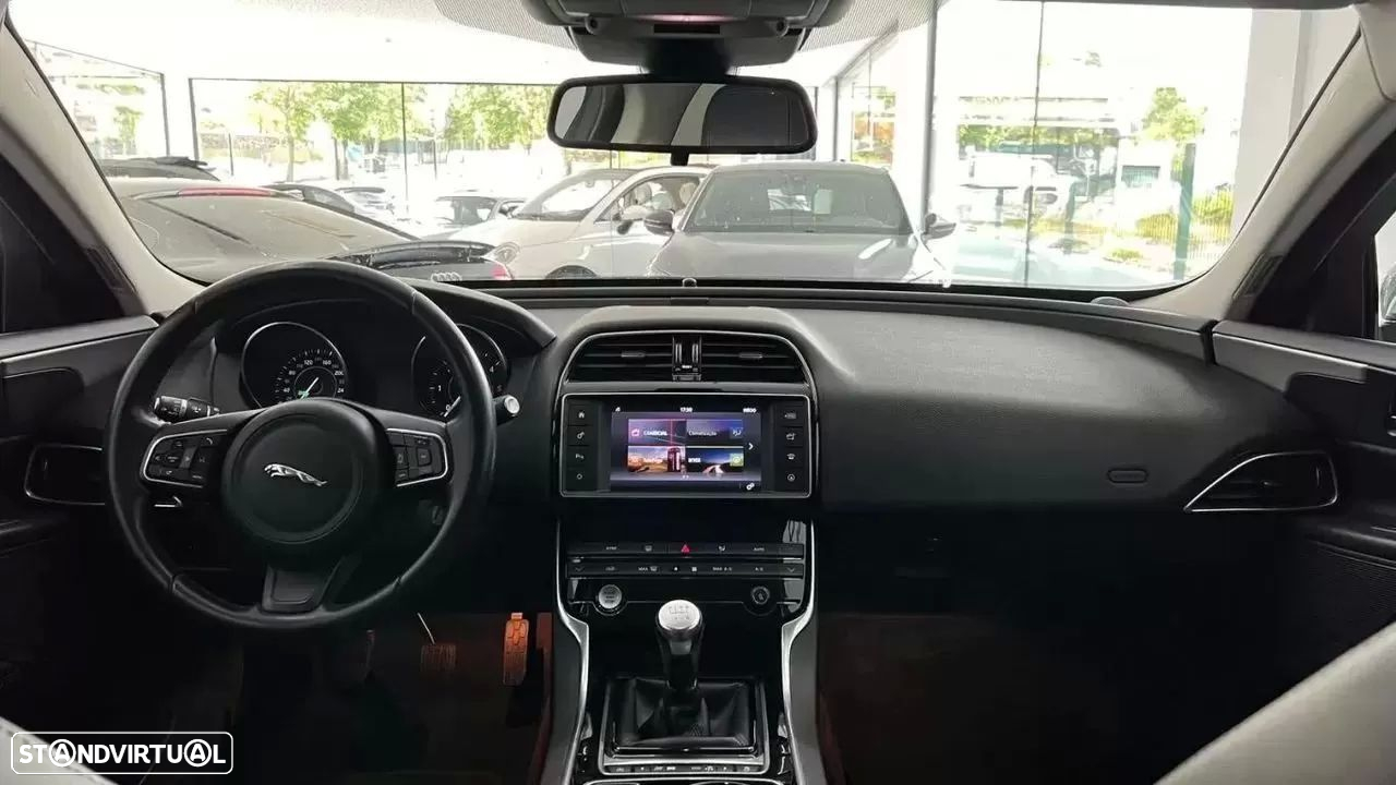 Jaguar XE E-Performance Prestige - 13