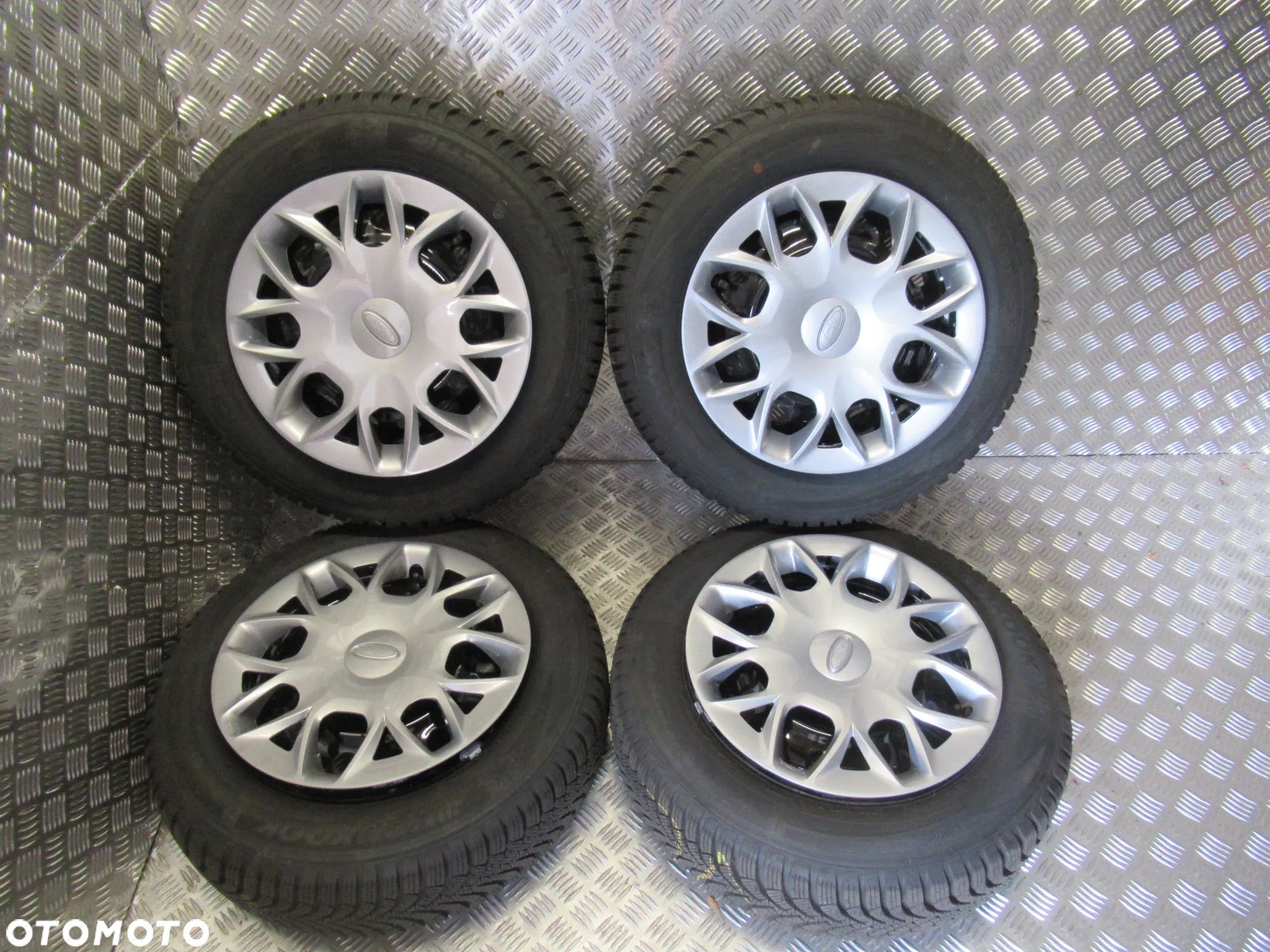 Koła Ford Fiesta Ka 5,5Jx14 et37,5 4x108 zima 8,5mm CZUJNIKI JAK NOWE - 1