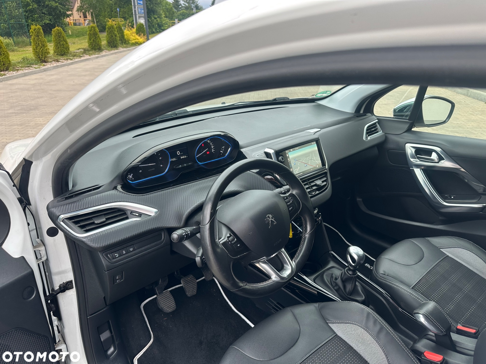 Peugeot 2008 BlueHDi FAP 120 STOP & START Allure - 22