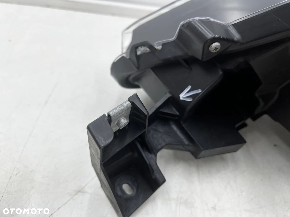 Lampa reflektor Mitsubishi Eclipse Cross 17-20r. PRAWA przednia LED + soczewka Europa 9 pin prawy pr - 11