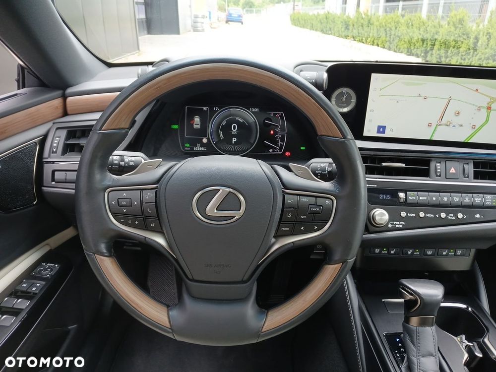 Lexus ES 300h Prestige - 17