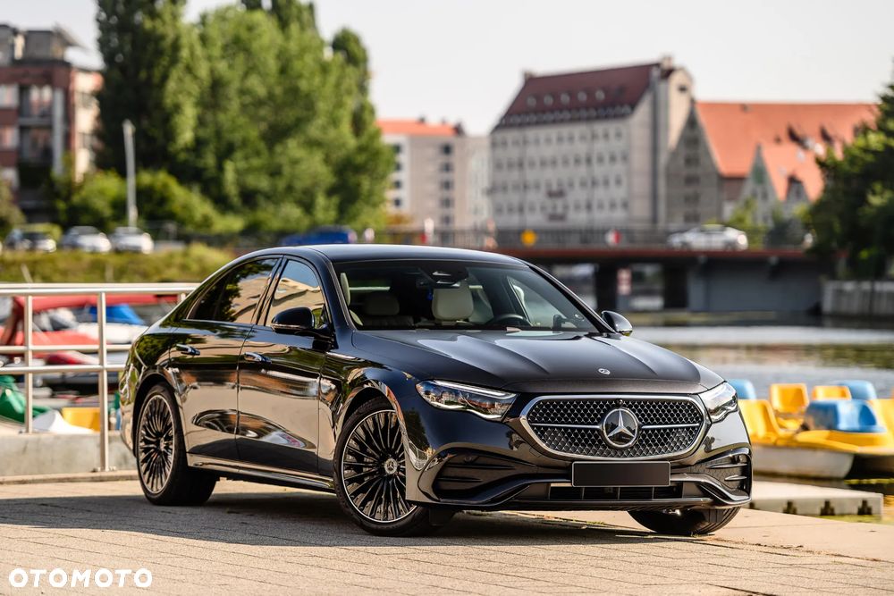 Mercedes-Benz Klasa E 200 mHEV 4-Matic AMG 9G-Tronic - 1