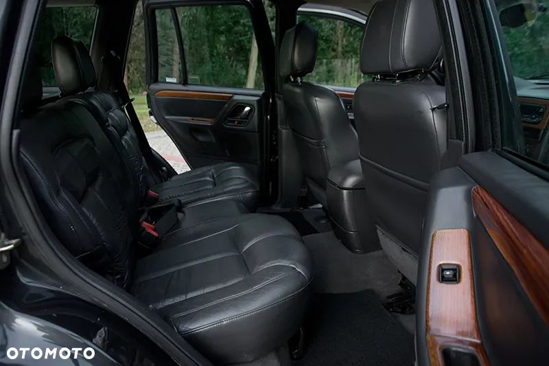 Jeep Grand Cherokee - 19