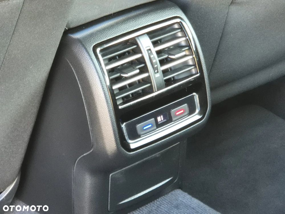 Volkswagen Passat 2.0 TDI SCR Highline DSG - 32