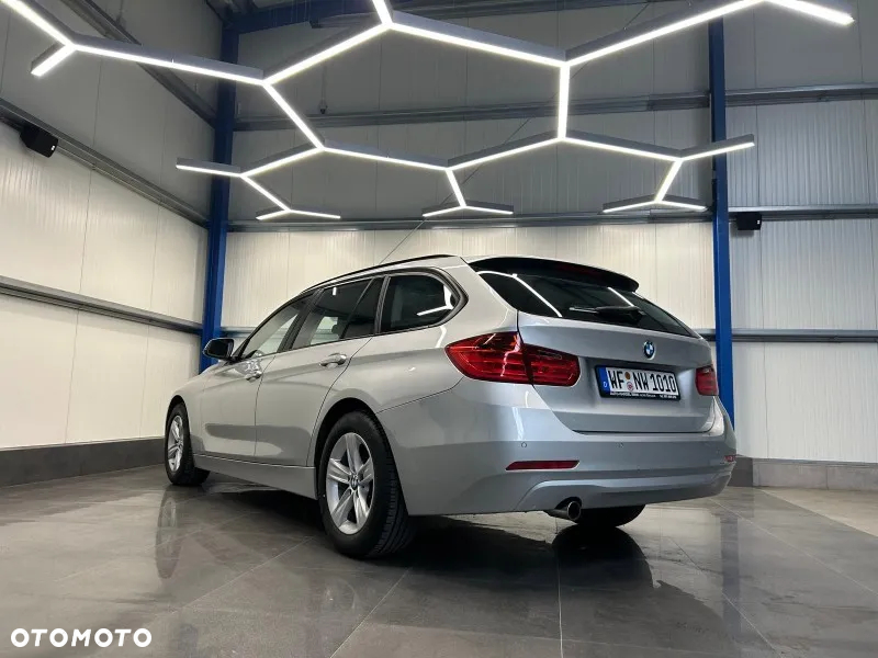 BMW Seria 3 318d - 12