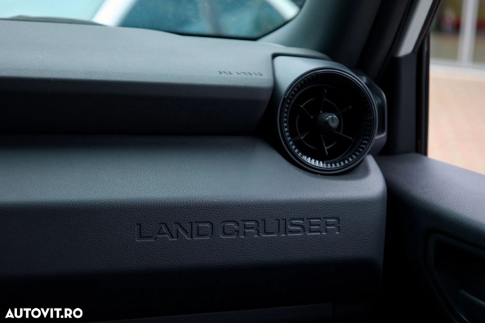 Toyota Land Cruiser - 22