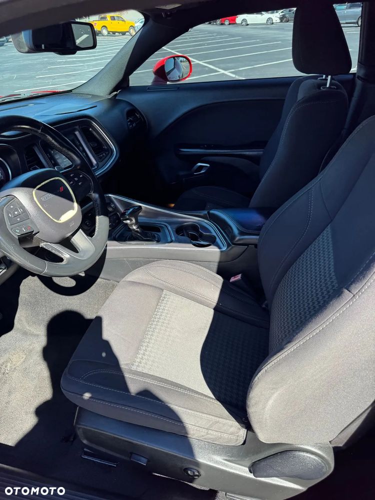 Dodge Challenger - 14