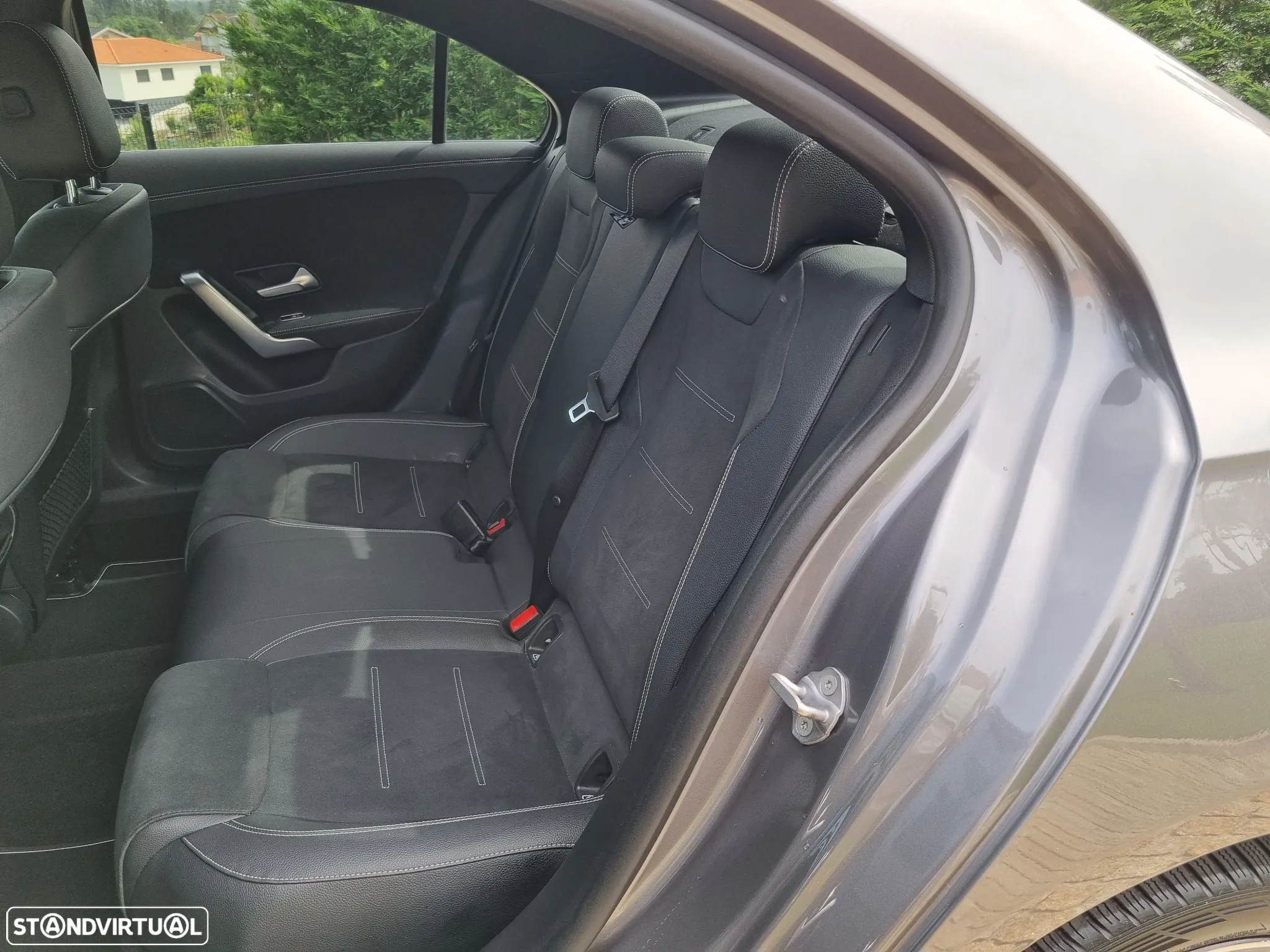Mercedes-Benz A 250 Limousine e AMG Line - 20