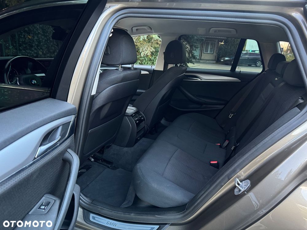 BMW Seria 5 520d xDrive Touring - 10