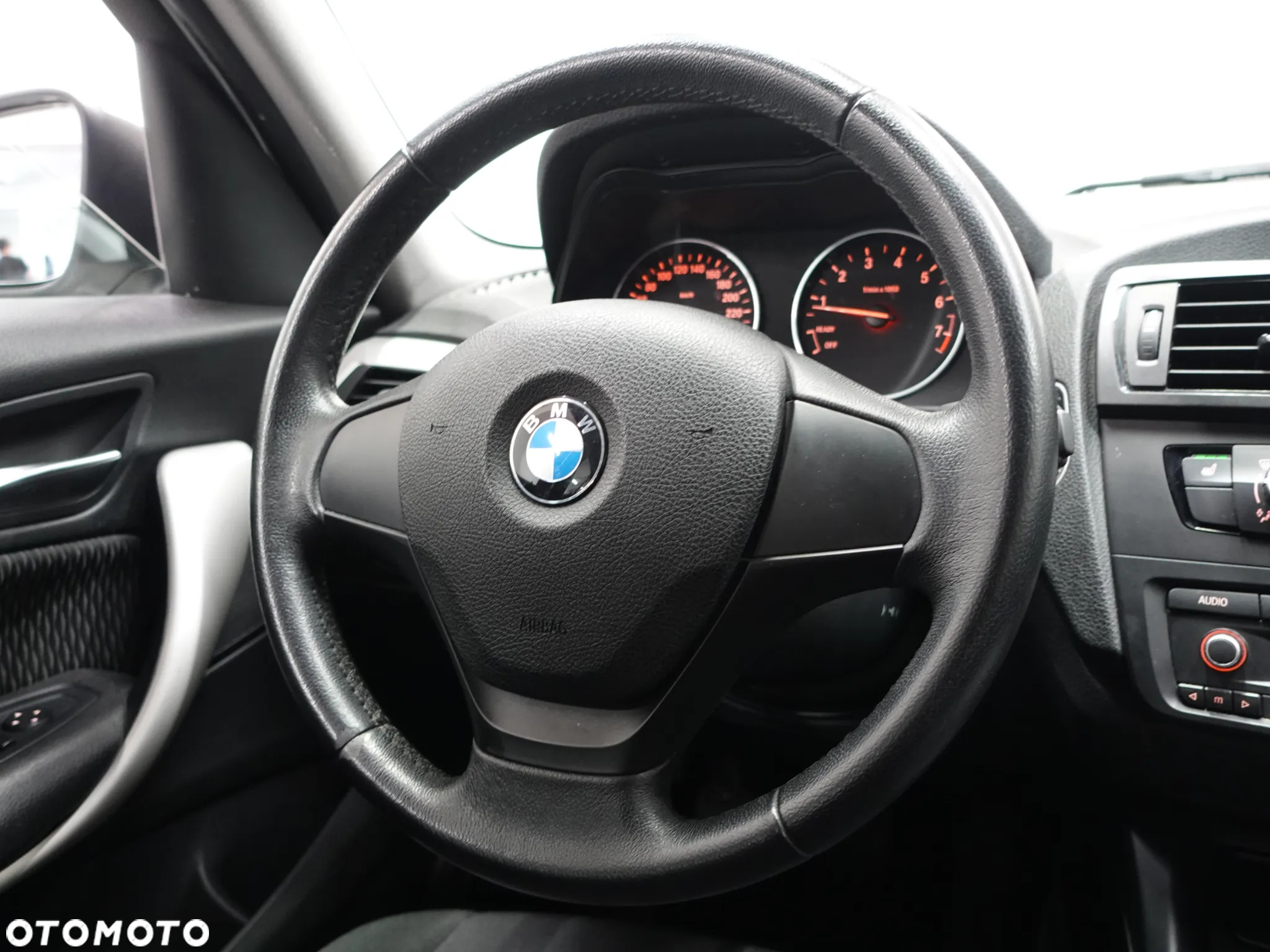 BMW Seria 1 114i - 37