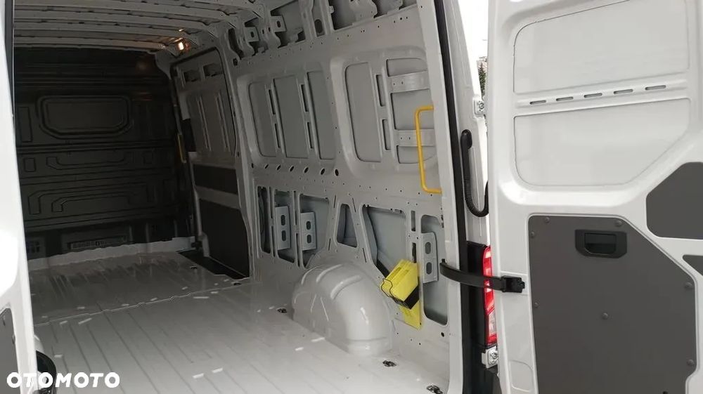 Volkswagen Crafter - 13