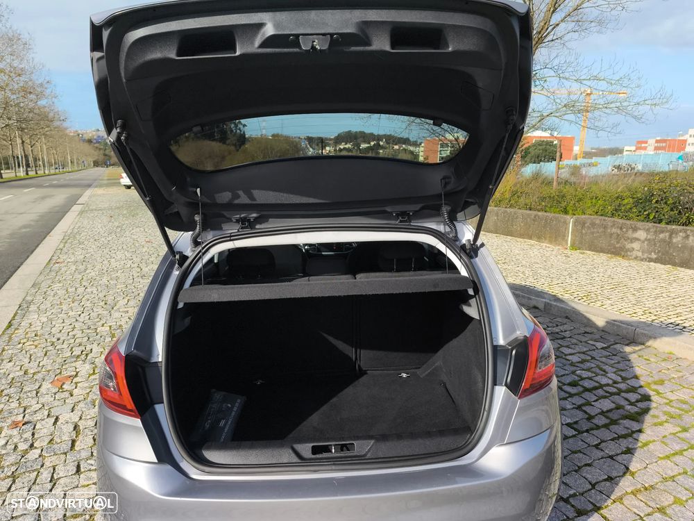 Peugeot 308 1.5 BlueHDi Active J17 - 20