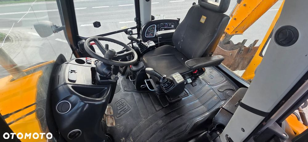 JCB 4CX - 8