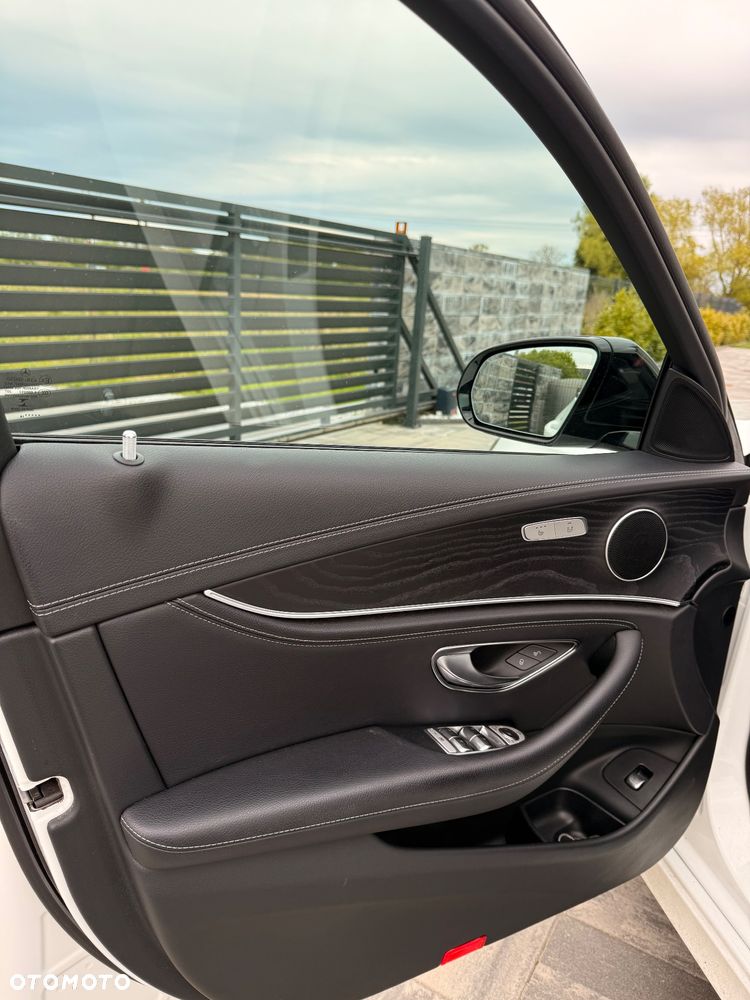 Mercedes-Benz Klasa E 220 d 4-Matic 9G-TRONIC - 14