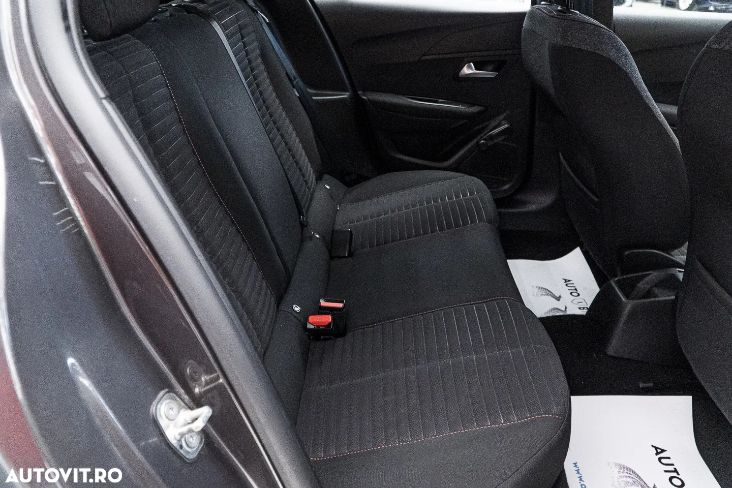 Peugeot 208 1.2L PureTech 100 S&S BVM6 Allure - 8