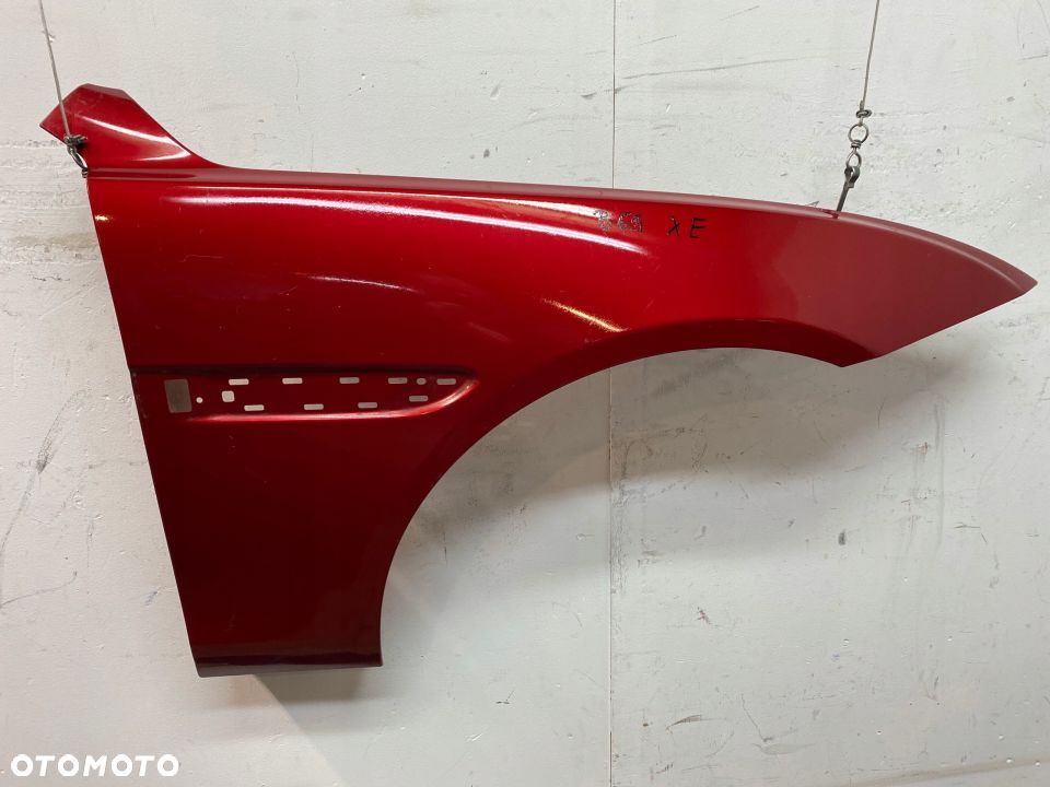 Jaguar XE blotnik przedni prawy