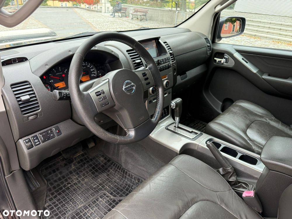 Nissan Navara 2.5 D LE Limited - 17
