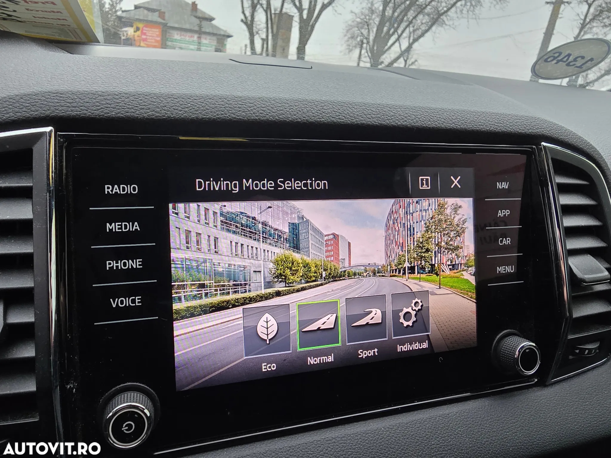 Skoda Karoq 1.5 TSI DSG Sportline - 10