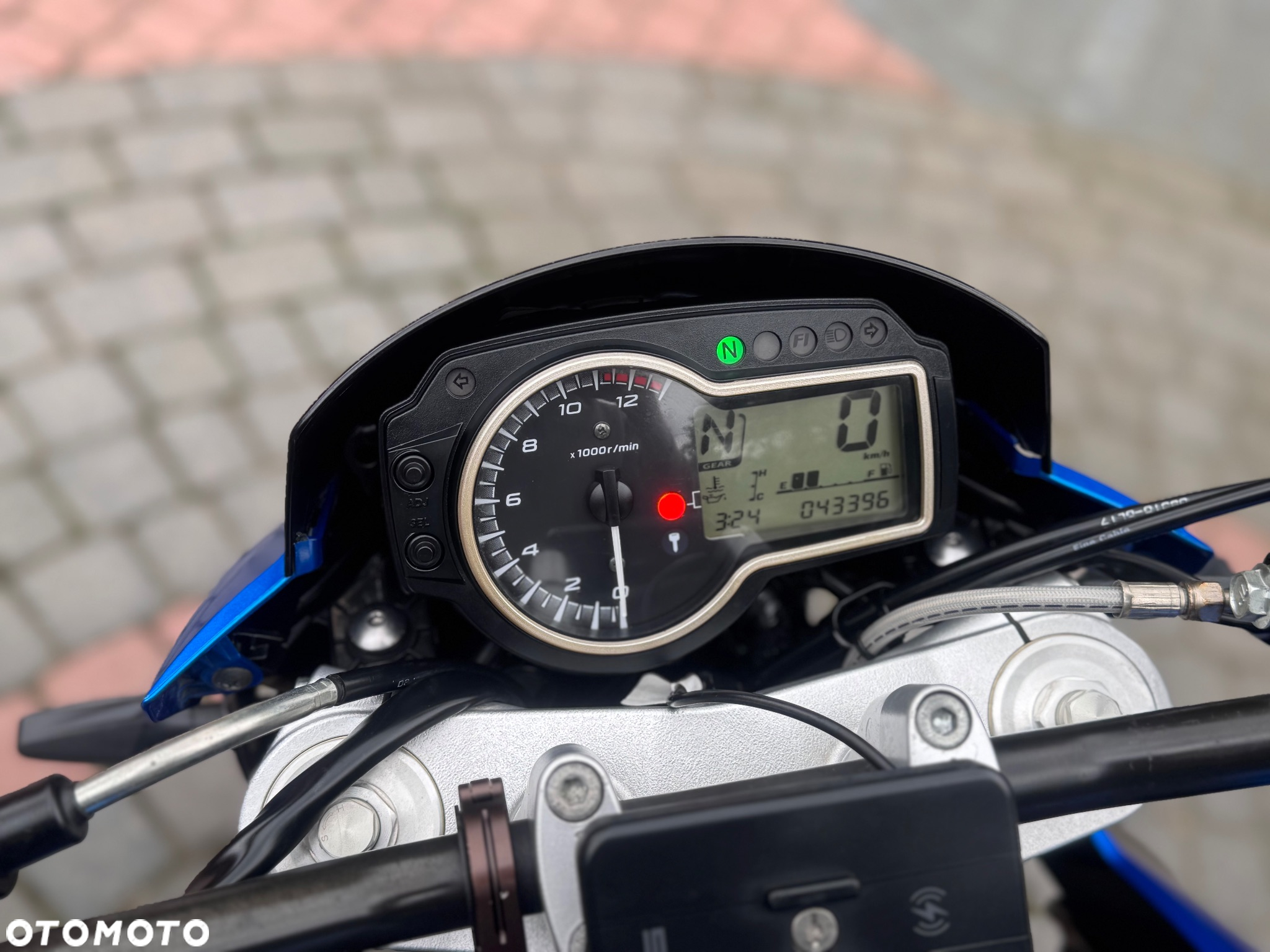 Suzuki GSR - 26