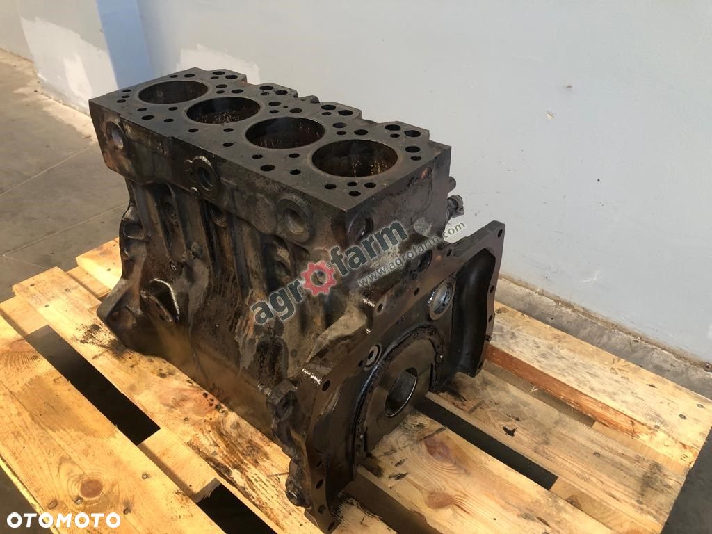 BLOK SILNIKA MASSEY FERGUSON 390 - 1