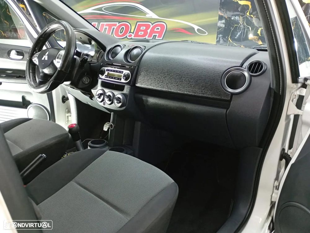 Mitsubishi Colt - 16