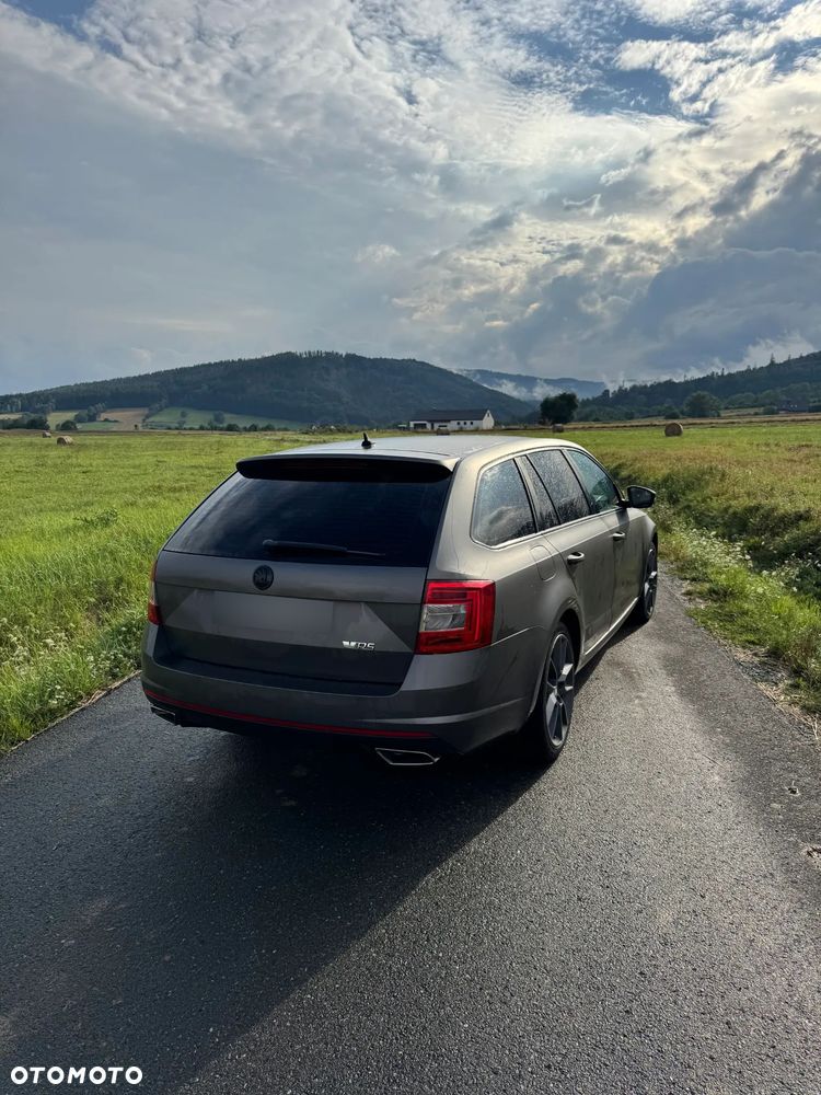 Skoda Octavia 2.0 TDI RS DSG - 2