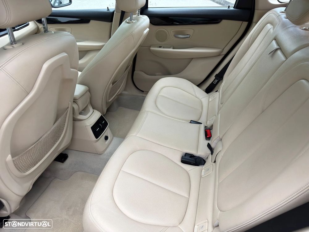 BMW 216 Active Tourer d Luxury Line - 23