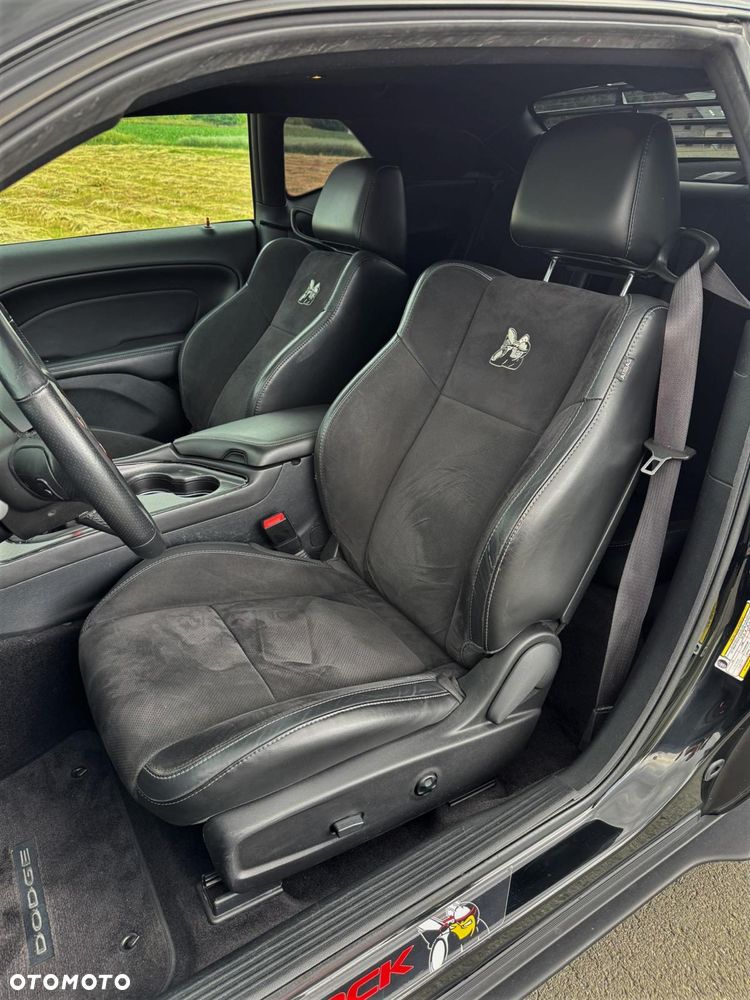 Dodge Challenger - 38