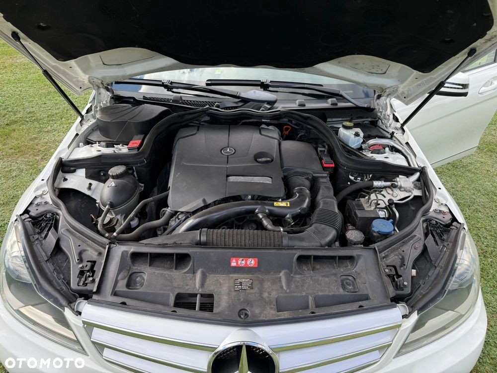 Mercedes-Benz Klasa C 180 CGI BlueEff Avantgarde - 19