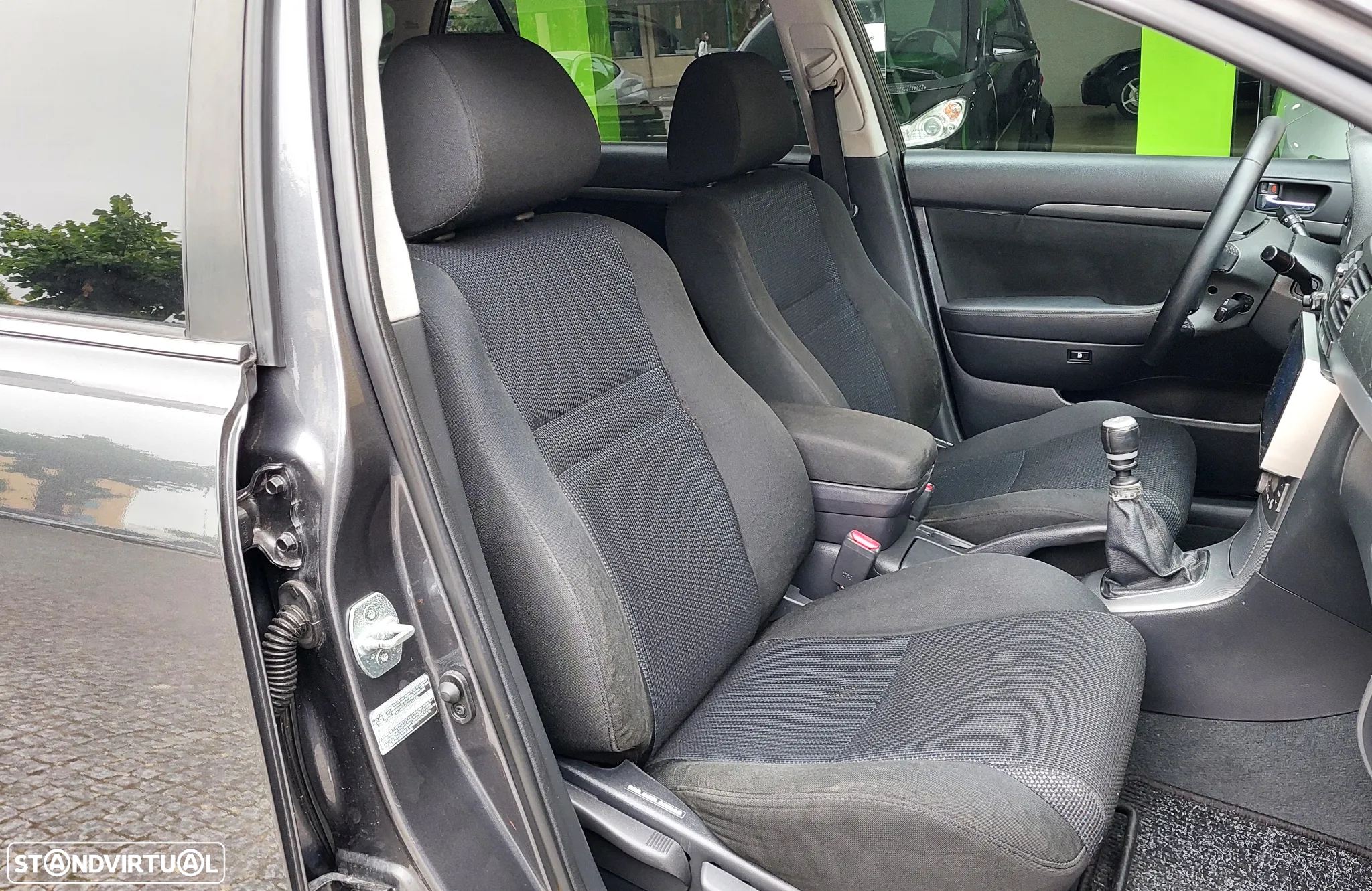 Toyota Avensis SW 2.0 D-4D Sol+GPS - 11