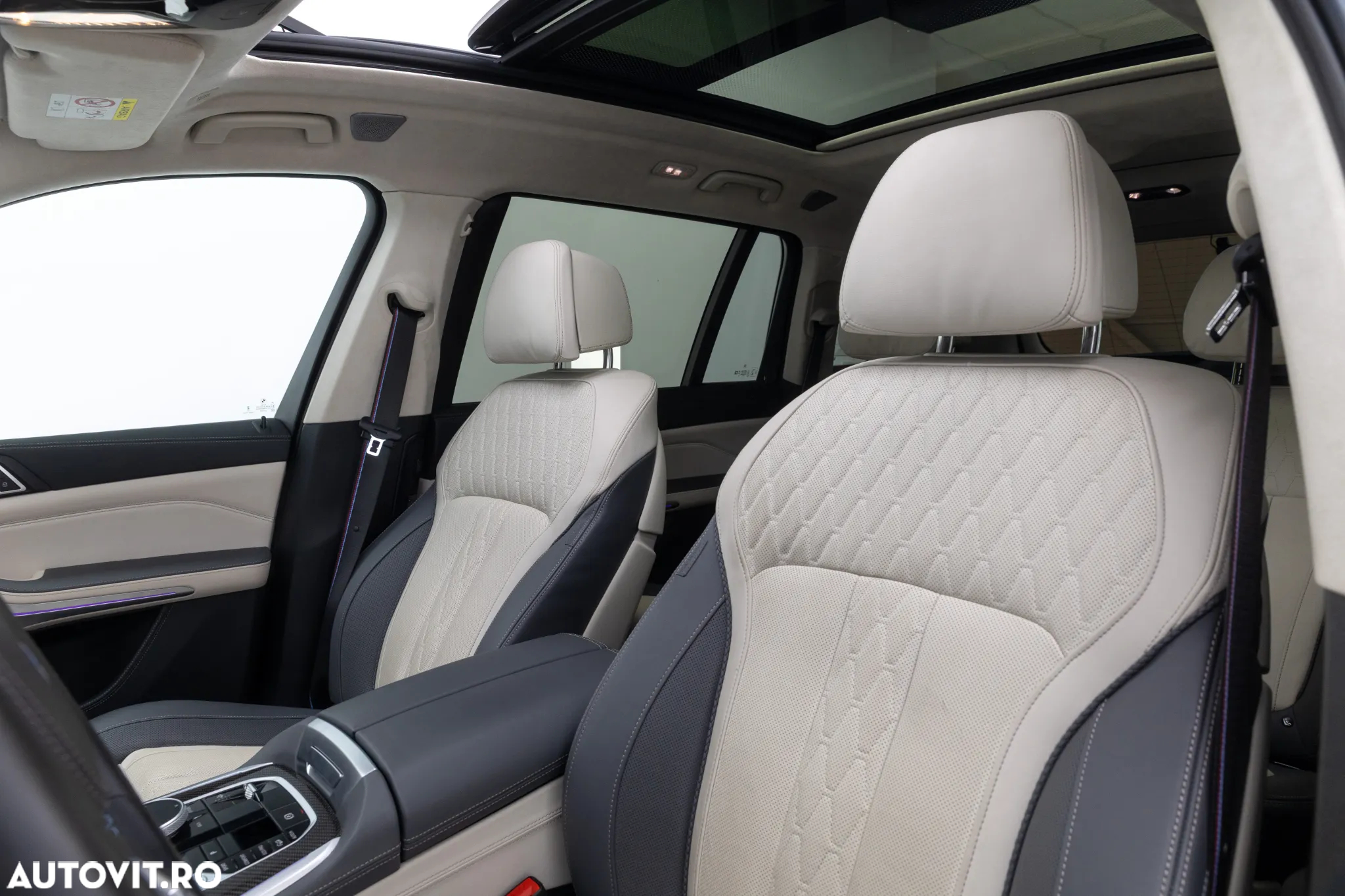 BMW X7 M60i xDrive AT MHEV - 29