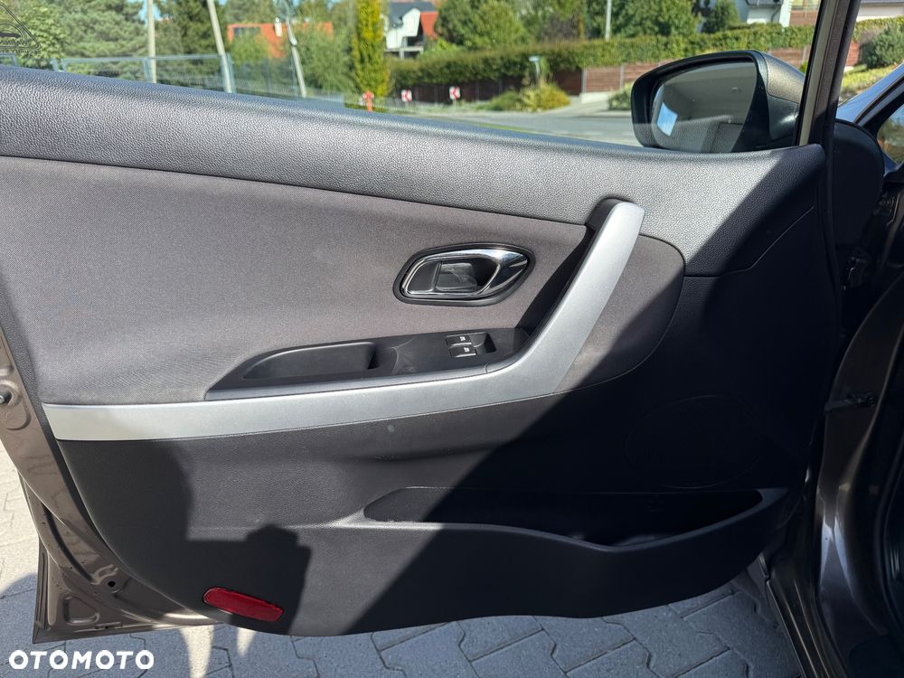 Kia Ceed - 10