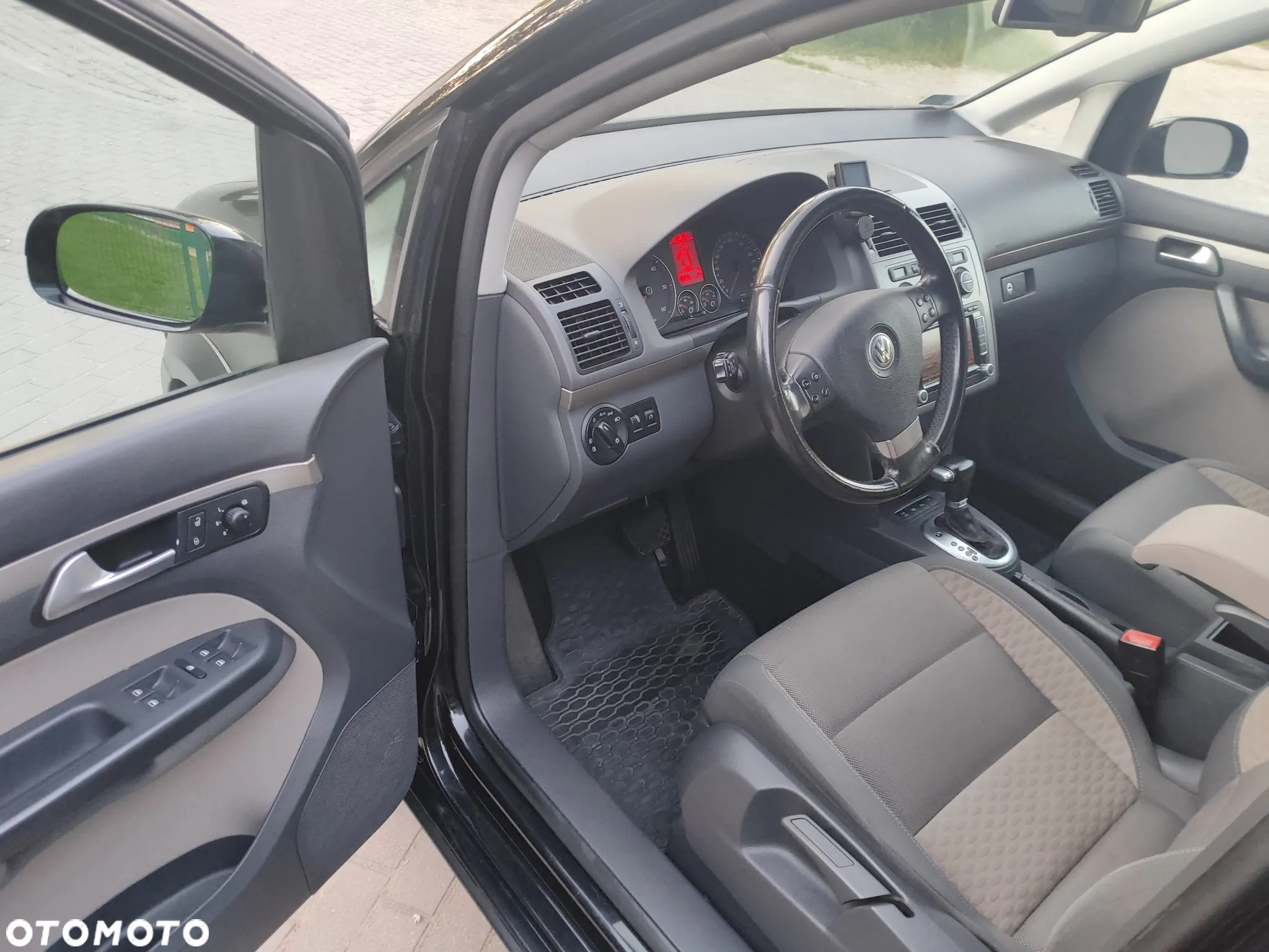 Volkswagen Touran 2.0 TDI DPF DSG Cross - 11