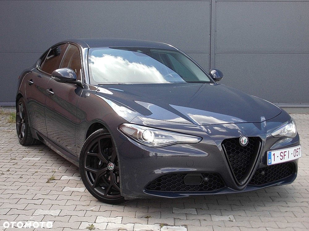 Alfa Romeo Giulia 2.2 AT8 Business - 3