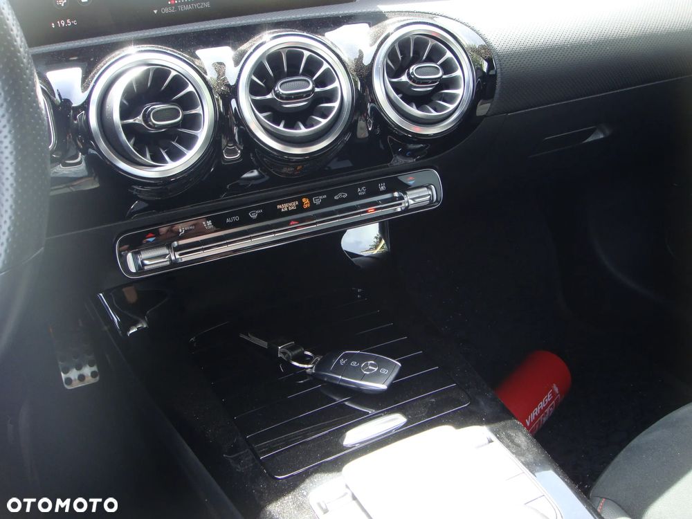 Mercedes-Benz CLA 250 e 8G-DCT AMG Line - 18