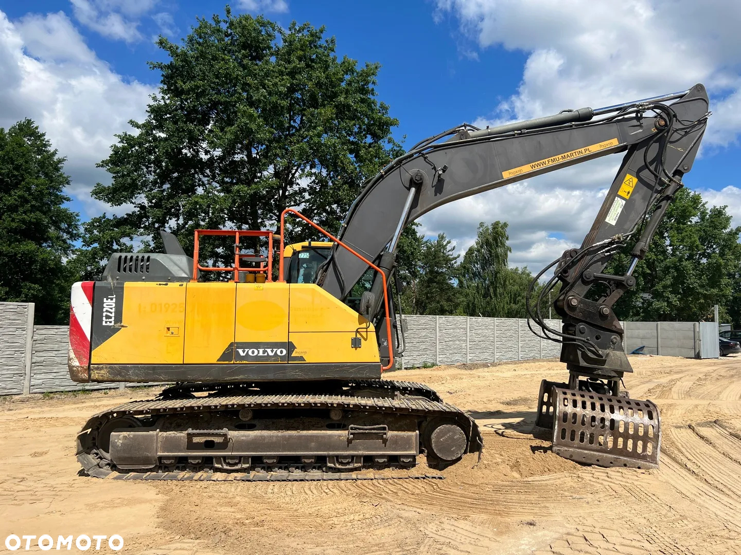 Volvo EC220 DL - 9