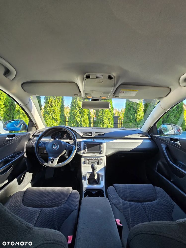 Volkswagen Passat 1.6 TDI DPF BlueMot Comfortline - 9